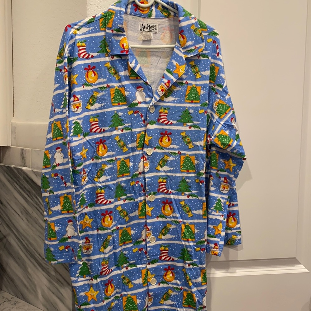 Women’s NWOT christmas sleep shirt